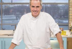 Knorr gravy launches gluten-free campaign with Phil Vickery